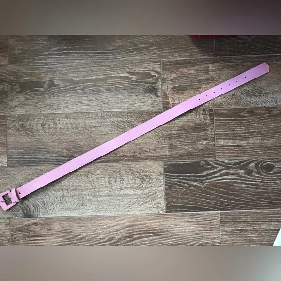 Pink faux alligator belt - Picture 9 of 11
